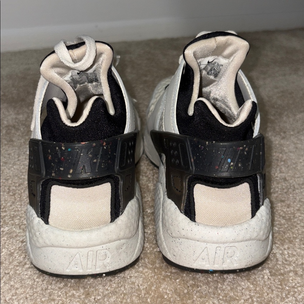 Nike Black and White Athletic Shoes - Picture 2 of 5